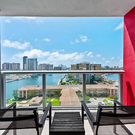 Water View Building With Pool - 5-Min Walk To The Beach - Cozy Studios